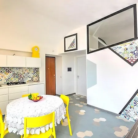 Sleeps 4 Air Con Wifi * Minori